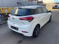 Gebraucht Hyundai i20 Classic 75 PS (55 kW) 2015 Weiß Limousine