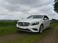 Gebraucht Mercedes A180 122 PS (89 kW) 2015 Weiß Limousine