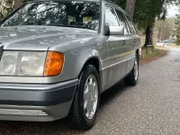 Second-hand Mercedes E300 179 CP (131 kW) 1991 Argintiu Break