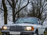 Gebraucht Mercedes E230 130 PS (95 kW) 1983 Weiß Limousine