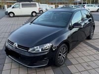 Gebraucht VW Golf VII Allstar 110 PS (80 kW) 2016 Deep black perleffekt Kleinwagen