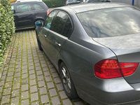 Gebraucht BMW 318 143 PS (105 kW) 2010 Grau Limousine
