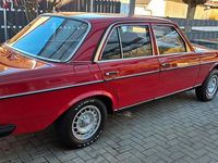 Gebraucht Mercedes E230 136 PS (100 kW) 1984 Rot Limousine