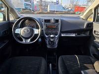 Gebraucht Toyota Verso-S 99 PS (72 kW) 2014 Silber Van / Kleinbus