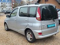 Gebraucht Toyota Yaris Verso 84 PS (61 kW) 2006 Silber Van / Kleinbus