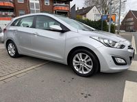 Gebraucht Hyundai i30 Trend 99 PS (72 kW) 2015 Silber Kombi