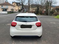 Gebraucht Mercedes A180 109 PS (80 kW) 2016 Weiß Limousine