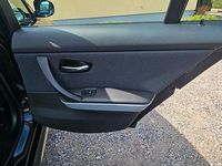 Gebraucht BMW 318 143 PS (105 kW) 2009 Schwarz Limousine
