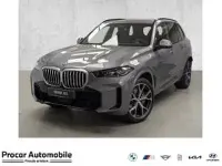 Neu BMW X5 489 PS (359 kW) 2026 Grau (skyscraper grau) SUV