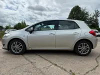Gebraucht Toyota Auris Life 132 PS (97 kW) 2010 Silber Kleinwagen