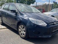 Gebraucht Ford Focus Trend 101 PS (74 kW) 2014 Blau Kombi