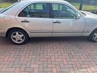 Gebraucht Mercedes E200 136 PS (100 kW) 1998 Silber Limousine
