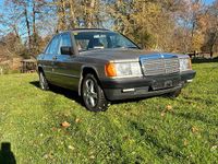 Gebraucht Mercedes 190 72 PS (52 kW) 1988 Gold Limousine