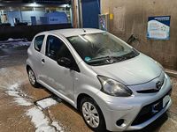 Gebraucht Toyota Aygo 68 PS (50 kW) 2013 Grau Kleinwagen