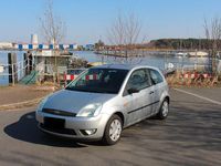 Gebraucht Ford Fiesta Ambiente 80 PS (58 kW) 2003 Silber Kleinwagen
