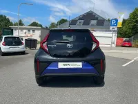Gebraucht Toyota Aygo Pulse 72 PS (52 kW) 2022 Juniper blue (8y8)/ black mica Kleinwagen