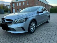 Gebraucht Mercedes A180 Style 122 PS (89 kW) 2015 Silber Limousine
