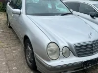 Używany Mercedes E320 197 KM (144 kW) 2000 Srebrny Sedan/Limuzyna