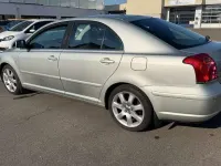 Gebraucht Toyota Avensis Executive 147 PS (108 kW) 2004 Silver metallic Kleinwagen