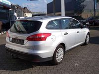 Używany Ford Focus Ambiente 101 KM (74 kW) 2016 Srebrny Kombi