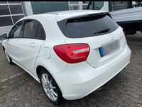 Gebraucht Mercedes A180 Style 122 PS (89 kW) 2013 Weiß Limousine