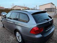 Gebraucht BMW 318 143 PS (105 kW) 2011 Grau Kombi