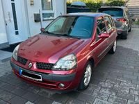 Używany Renault Clio II Dynamique 75 KM (55 kW) 2002 Czarny Sedan/Limuzyna