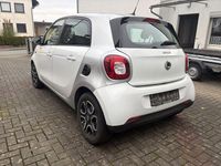 Gebraucht Smart ForFour Passion 71 PS (52 kW) 2017 Weiß Kleinwagen