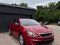 Gebraucht Peugeot 308 Style 110 PS (80 kW) 2016 Rot Limousine