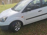 Gebraucht Ford Fiesta 69 PS (50 kW) 2006 Weiß Kleinwagen