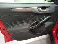 Gebraucht Ford Focus Titanium 125 PS (91 kW) 2022 Rot Kombi