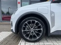Neu Renault 5 E-Tech Urban 89 kW (122 PS) 2025 Perlmuttweiß mit dach in black pearlschwarz (weiß) Limousine