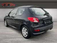Gebraucht Peugeot 206 Basis 75 PS (55 kW) 2010 Schwarz Limousine