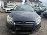 Gebraucht Ford Focus Trend 125 PS (91 kW) 2014 Grau Limousine