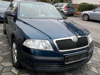 Gebraucht Skoda Octavia Family 102 PS (75 kW) 2012 Grün Limousine