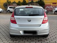 Gebraucht Hyundai i30 109 PS (80 kW) 2010 Grau Limousine