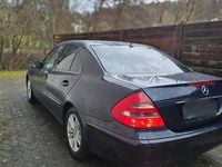 Gebraucht Mercedes E200 122 PS (89 kW) 2004 Blau Limousine