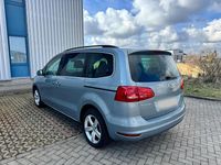 Second-hand VW Sharan 170 CP (125 kW) 2012 Albastru Monovolum