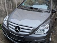 Gebraucht Mercedes B180 109 PS (80 kW) 2011 Grau Van / Kleinbus