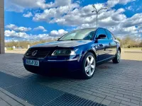 Usata VW Passat 275 CV (202 kW) 2004 Blu Berlina