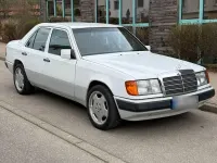 Gebraucht Mercedes E220 150 PS (110 kW) 1994 Weiß Limousine