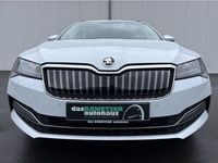 Gebraucht Skoda Superb Ambition 218 PS (160 kW) 2022 Moonweiss (metallic) Kombi