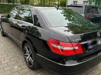 Gebraucht Mercedes E250 204 PS (150 kW) 2012 Schwarz Limousine