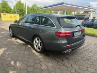Używany Mercedes E220 194 KM (142 kW) 2019 Szary Kombi