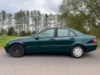 Second-hand Mercedes C220 143 CP (105 kW) 2001 Verde Berlinǎ