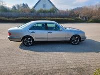 Gebraucht Mercedes 220 140 PS (102 kW) 1999 Gold Limousine