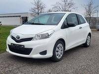 Gebraucht Toyota Yaris 69 PS (50 kW) 2013 Weiß Kleinwagen