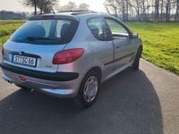 Gebraucht Peugeot 206 75 PS (55 kW) 1999 Silber Kleinwagen