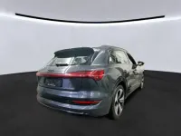 Gebraucht Audi e-tron Advanced Plus 300 kW (408 PS) 2023 Manhattangrau metallic (metallic) SUV