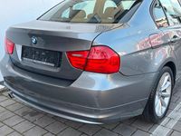 Gebraucht BMW 318 143 PS (105 kW) 2010 Grau Limousine